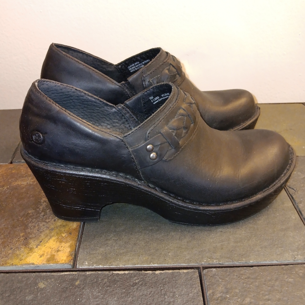 Born Women's Clogs Sz 8 Black Leather